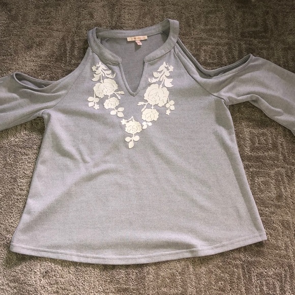 gray open shouldered long sleeve - Picture 1 of 4